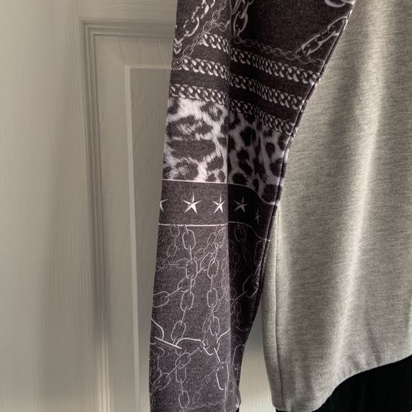 21 Men long sleeve top size large - Picture 2 of 5